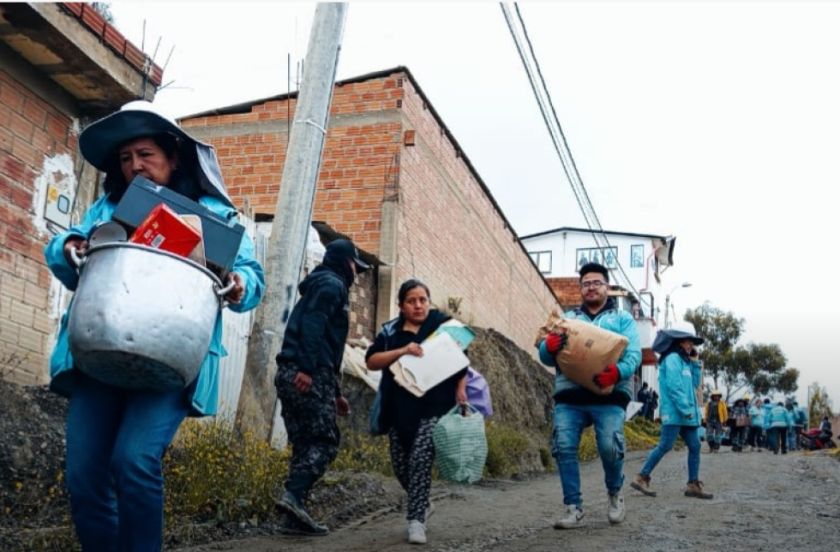 Evacúan 80 viviendas por riesgo de deslizamiento en la zona sur de La Paz