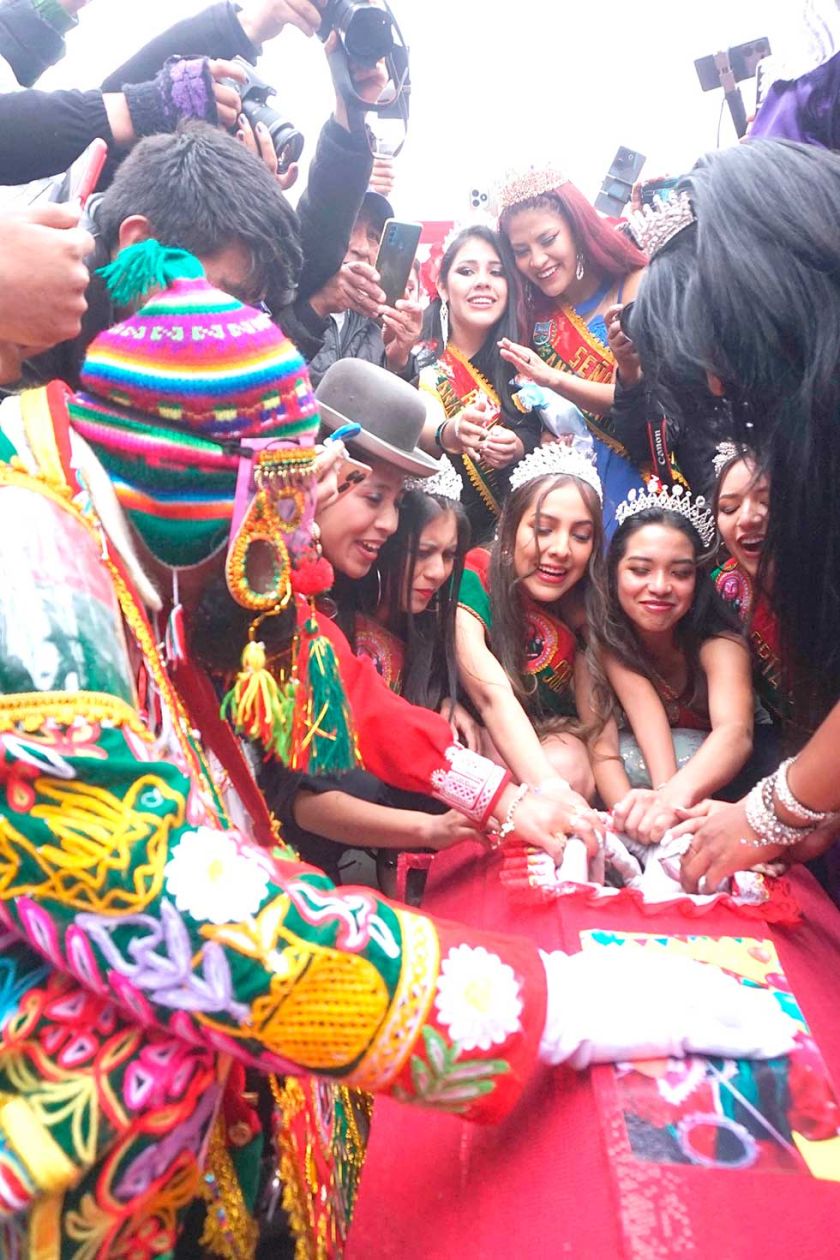 El singular Pepino se despide del carnaval del Bicentenario