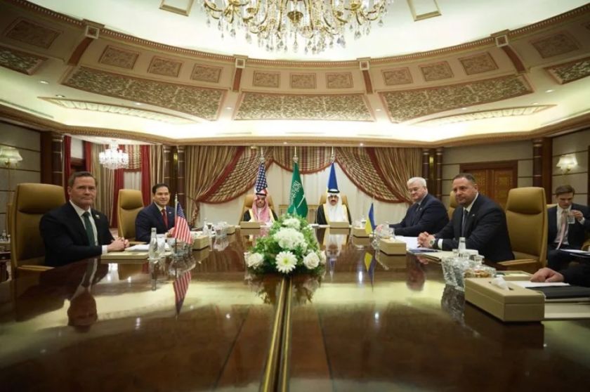 EE.UU. y Ucrania negocian en Arabia Saudí una propuesta para avanzar hacia un acuerdo con Rusia