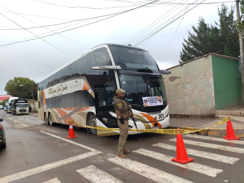 Recuperan en El Alto un bus que había sido reportado como robado en Chile