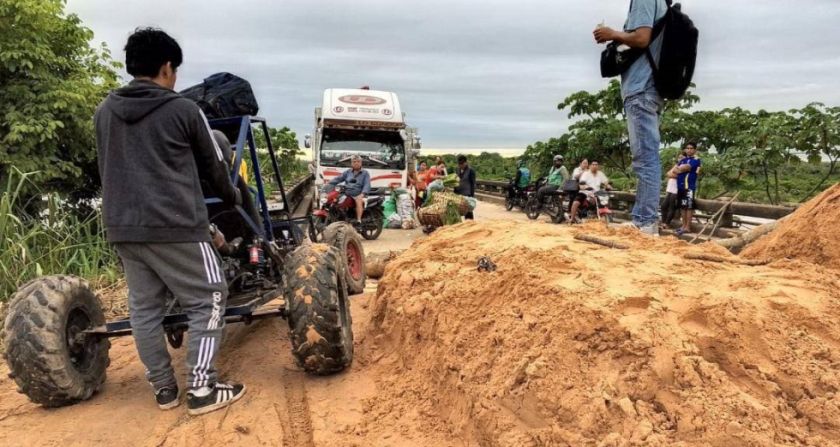 Se cumple el tercer día de bloqueo por falta de combustible en Santa Cruz