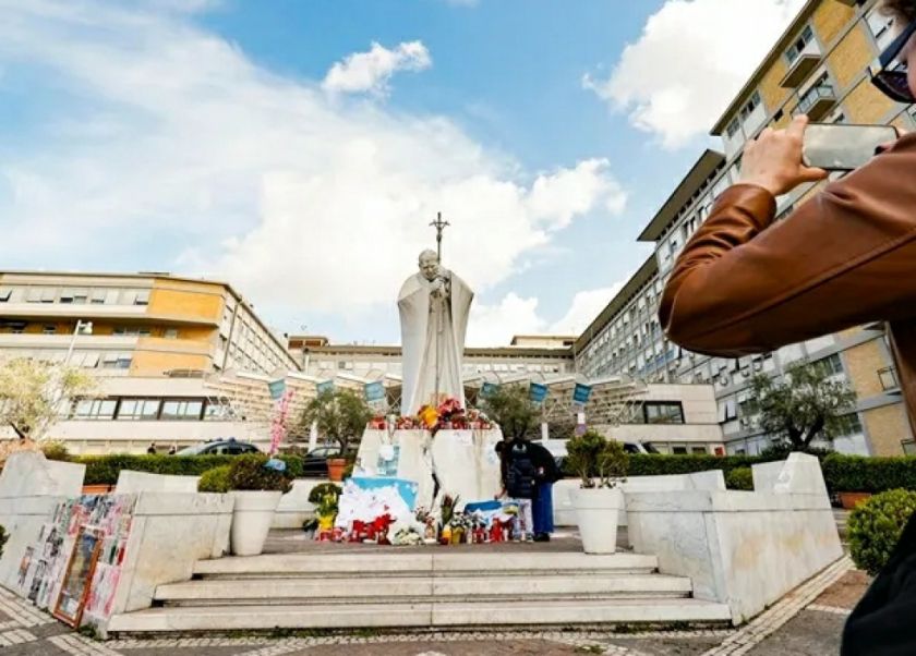 El papa Francisco: «Estoy atravesando un momento de prueba y me uno a los tantos hermanos frágiles»