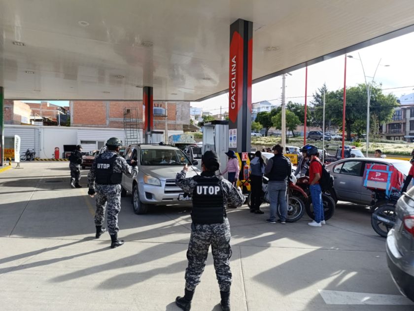 En Sucre retienen vehículos por carguío irregular y duplicidad de placa en surtidores 