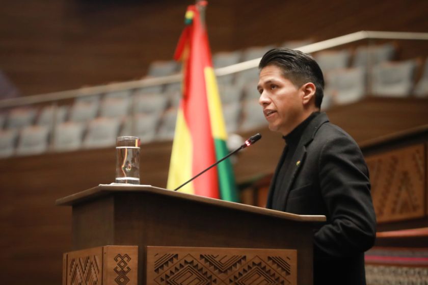 Andrónico pide reunión con financiadores externos y no con “autoprorrogados o precandidatos”