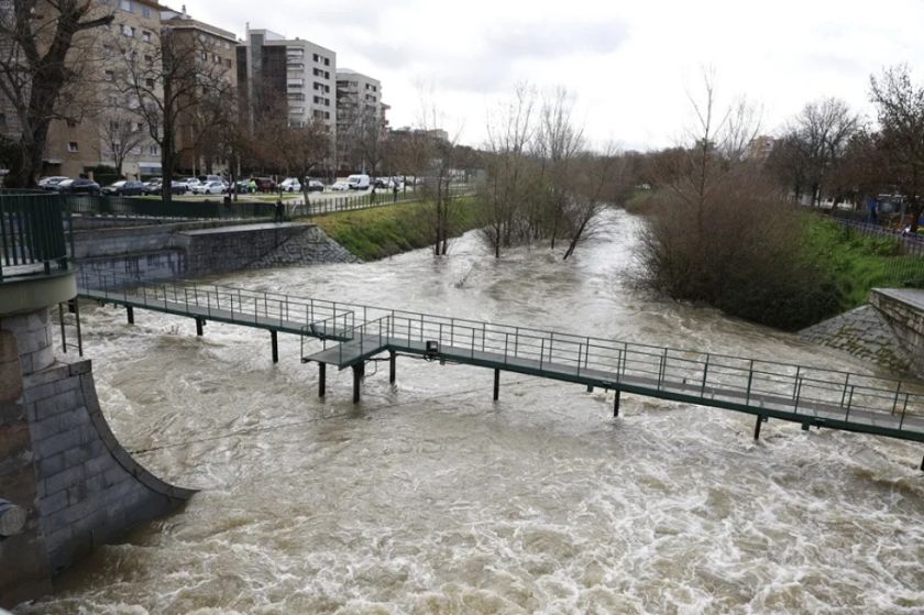 Inundaciones, carreteras cortadas y clases suspendidas por la borrasca Martinho, que seguirá dejando lluvia el fin de semana
