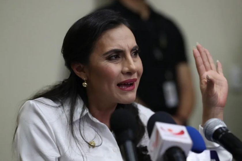 Tribunal Electoral de Ecuador determina que vicepresidenta no puede ejercer sus funciones