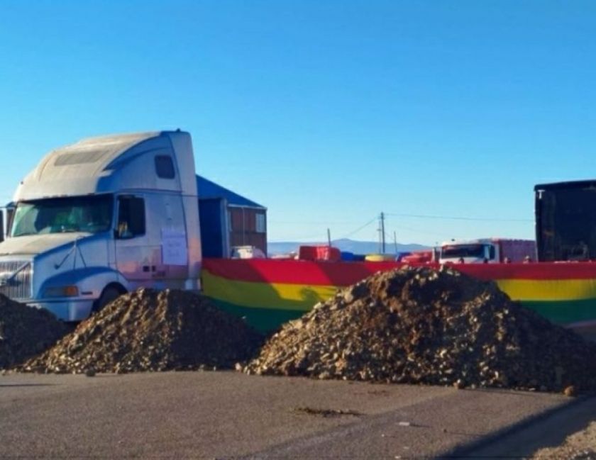 Choferes ratifican paro indefinido y bloqueo nacional de caminos desde el 2 de abril