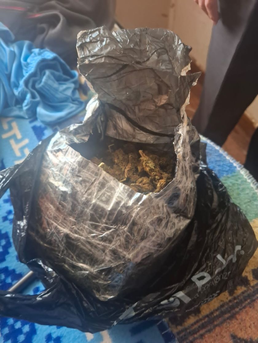 Hallan "narcoencomienda" y atrapan a dos dealers en Potosí