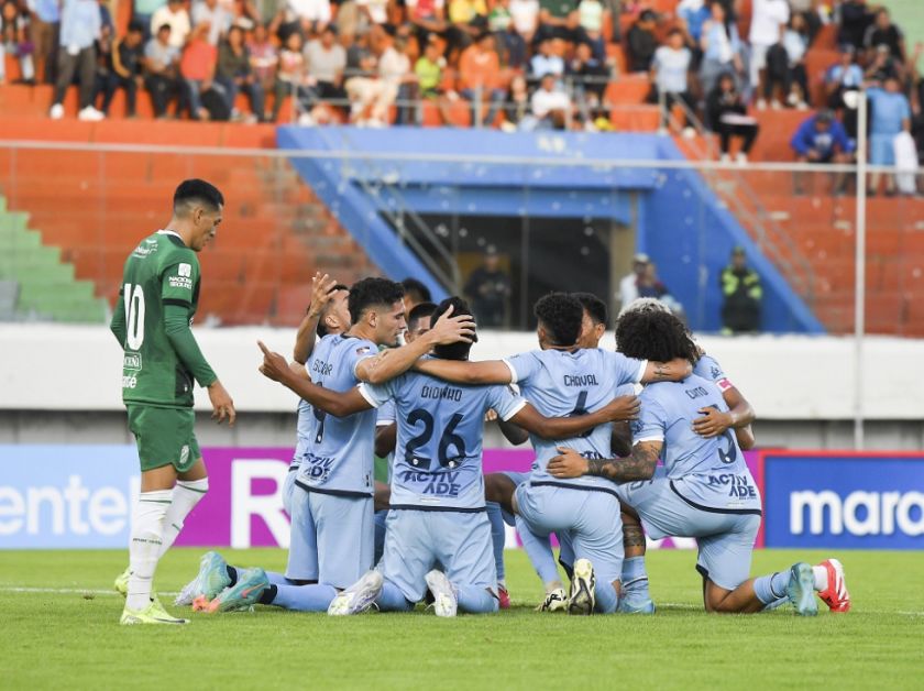 Aurora golea a Oriente Petrolero