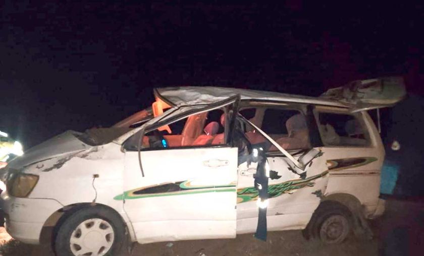Vuelco en río mulato: Reportan cuatro heridos tras reventón de una llanta