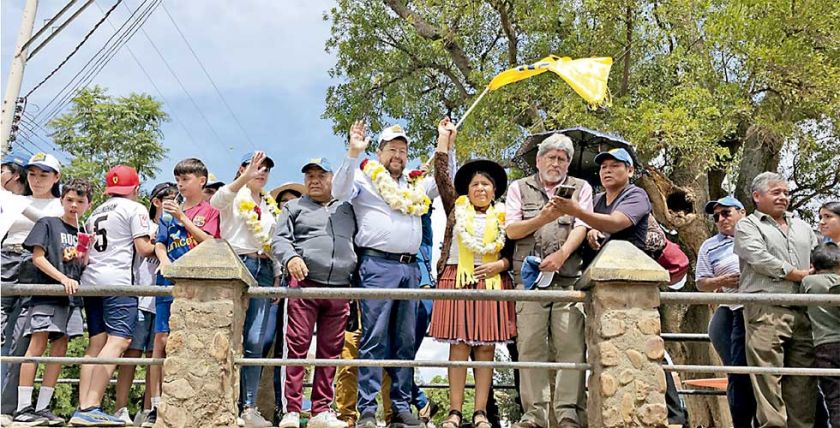 Samuel recibe el apoyo de la senadora Requena
