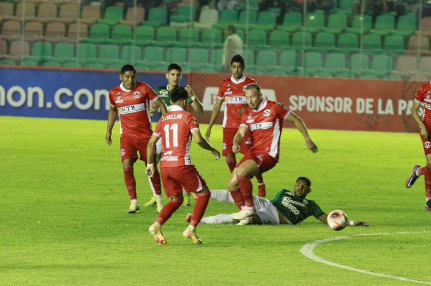 Oriente Petrolero se despide del “Tahuichi” con un empate en blanco
