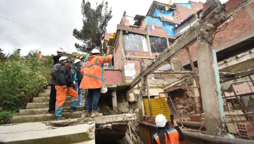 La Paz: Instruyen evacuar a 27 familias de sus casas ante riesgo de deslizamiento 