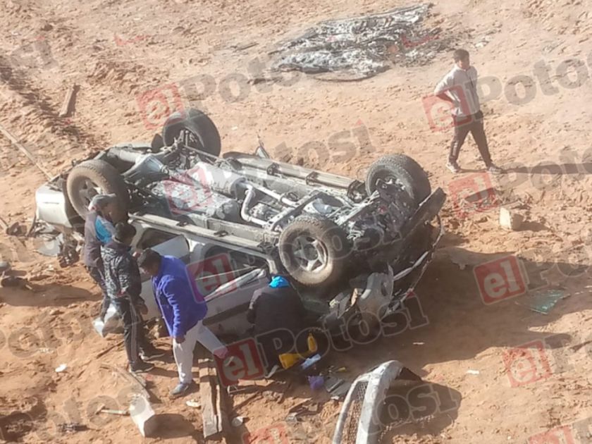 Tragedia en la ruta Uyuni - Tupiza: al menos cinco muertos y cuatro heridos tras vuelco de una vagoneta
