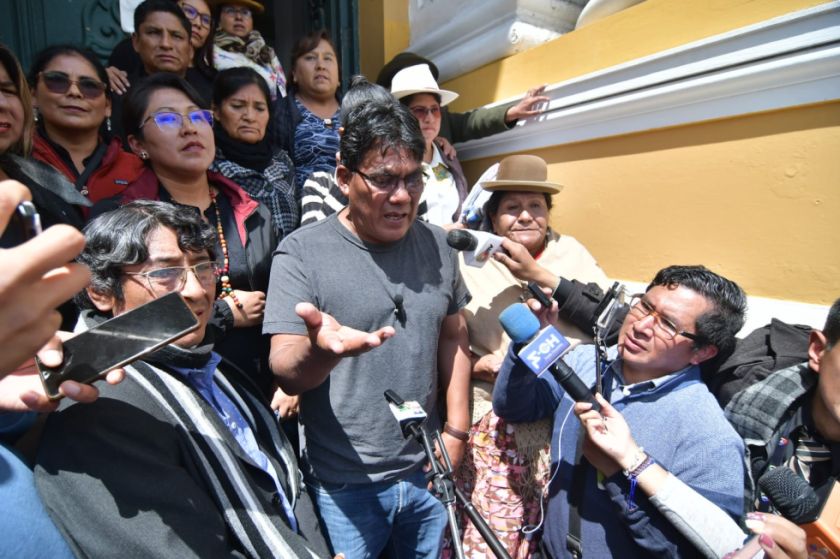 Juzgado emite orden de aprehensión contra el diputado Héctor Arce por difamación e injuria