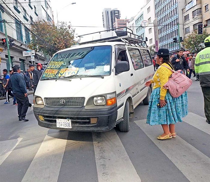 La Paz: Choferes convocan a paro indefinido