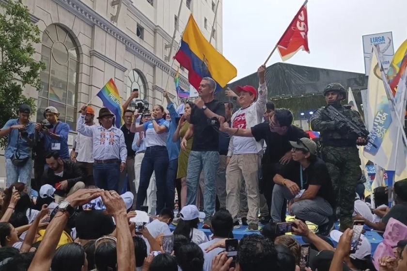 Noboa y González cierran con masivos actos una campaña de ataques e improperios en Ecuador