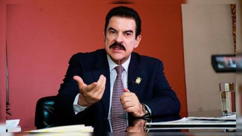 Manfred Reyes Villa rechaza “un golpe de Estado y un quiebre en la democracia”