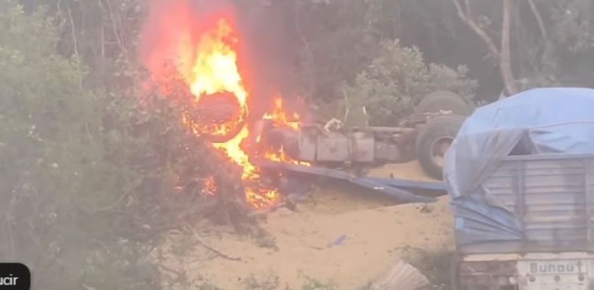 Santa Cruz: Camión con soya se vuelca y se incendia, hay dos fallecidos