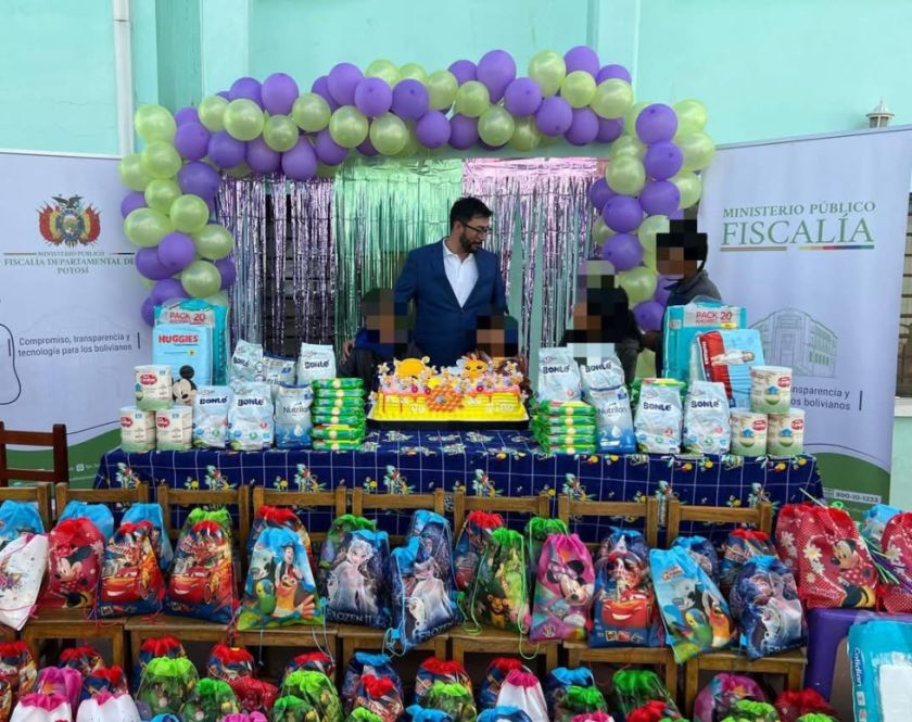 Fiscal de Potosí celebra el Día del Niño con los menores del Centro Niño de Praga
