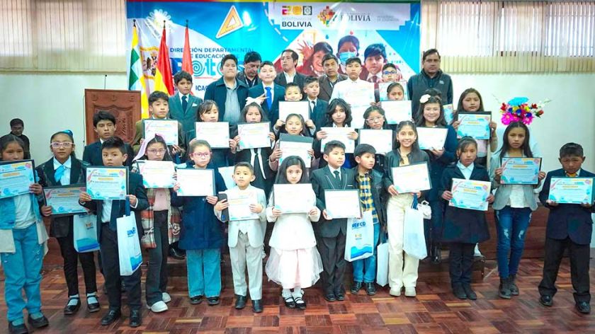 Distribuyen los textos escolares a los distritos