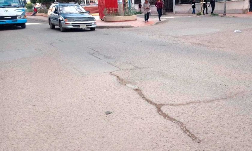 Transporte público demanda bacheo masivo de calles de la ciudad de Potosí