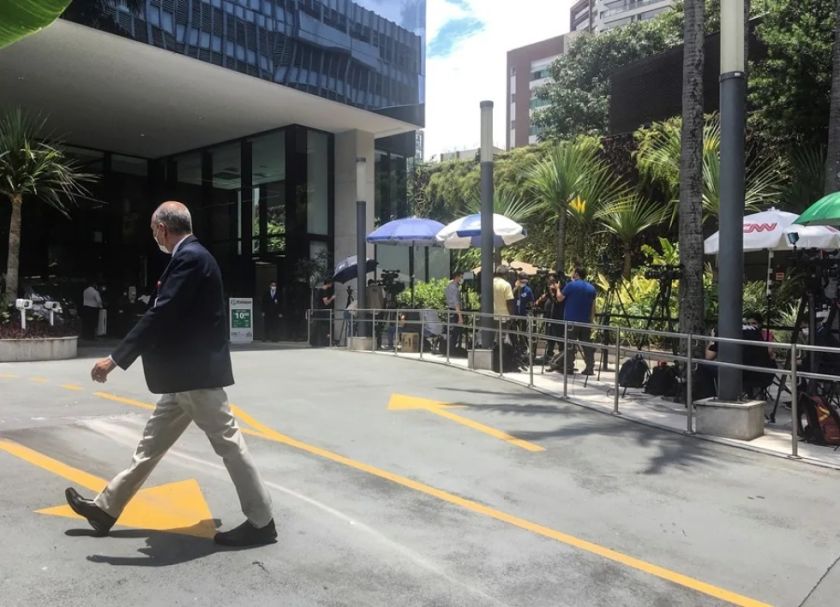 Bolsonaro deja la UCI horas después de ser operado del intestino
