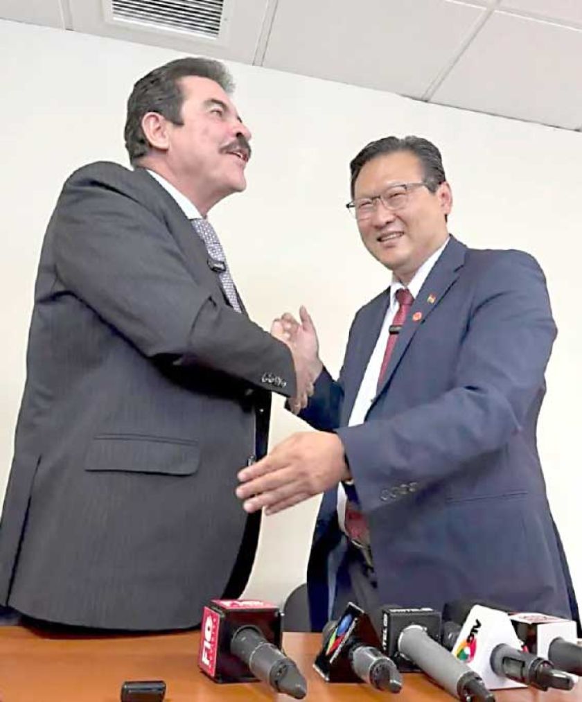 Reyes Villa y Chi se reúnen este lunes