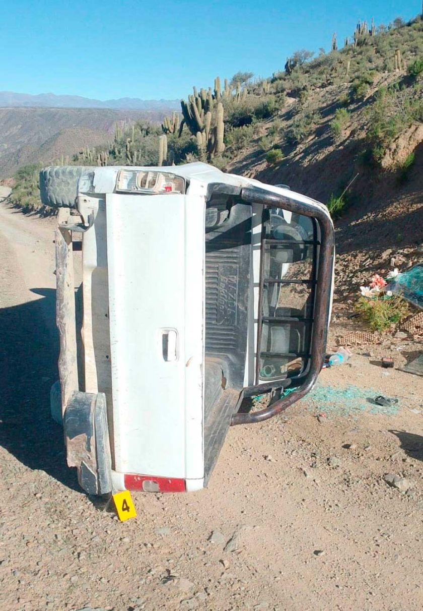 Fallece menor de 11 en accidente de camioneta