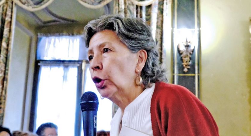 Amparo Ballivián declina su precandidatura y busca ser el “puente” entre Samuel y Tuto 