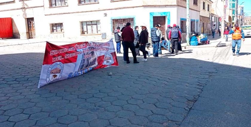 Trabajadores cumplen un paro parcial y anuncian más medidas