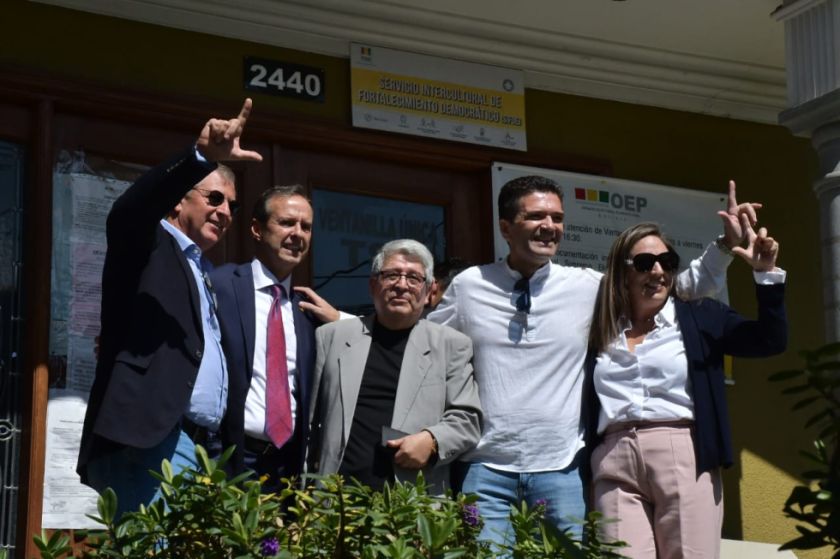 Tuto Quiroga inscribe a su alianza Libre ante el TSE