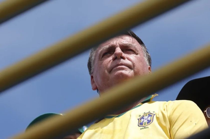 Jair Bolsonaro sigue sin previsión de alta una semana después de su operación del intestino