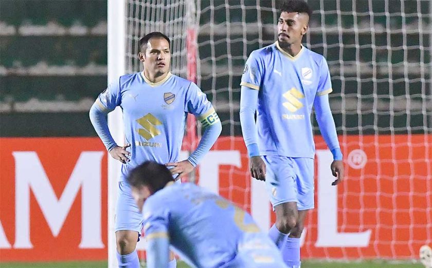 Errores le cuestan el partido a Bolívar