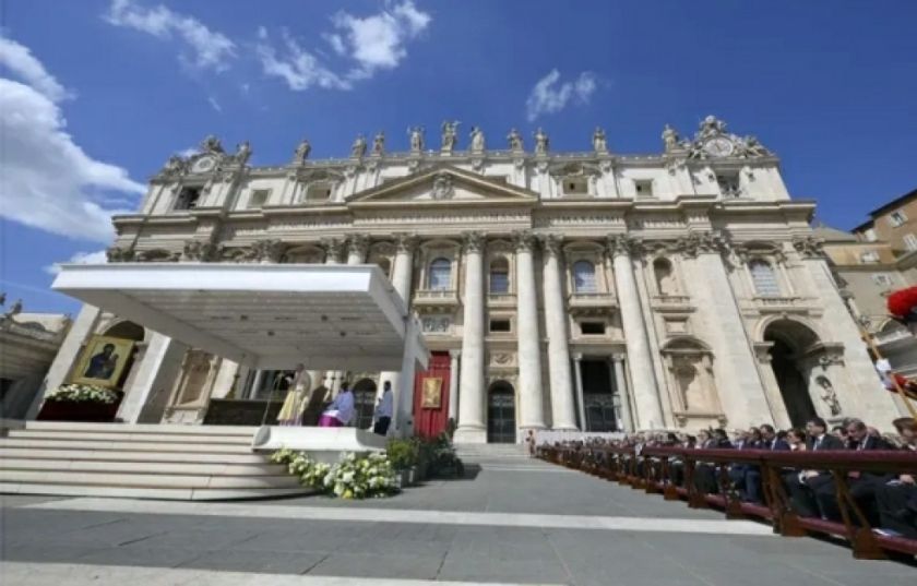 El cardenal Parolin, en la misa de luto por el papa Francisco: «Debemos acoger su legado y hacerlo vida»