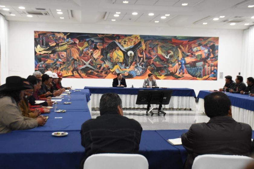 Inicia reunión entre el Gobierno y COB para tratar avances de su pliego petitorio 