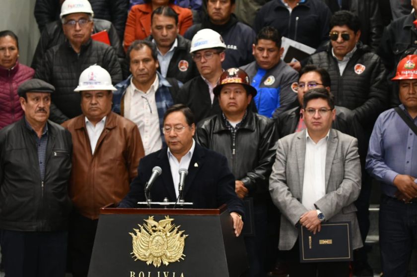 Incremento salarial: aumentan 250 Bolivianos al salario mínimo en Bolivia