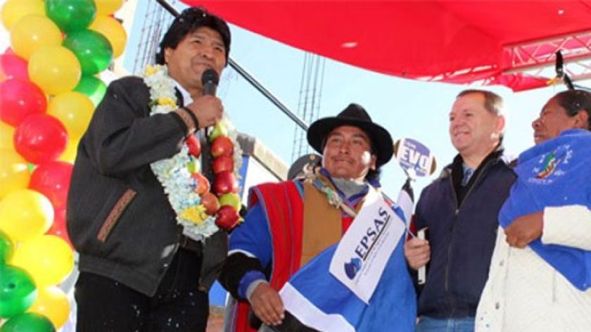 Evo Morales afirma que autoproclamarse usando bienes del Estado es una ofensa al pueblo