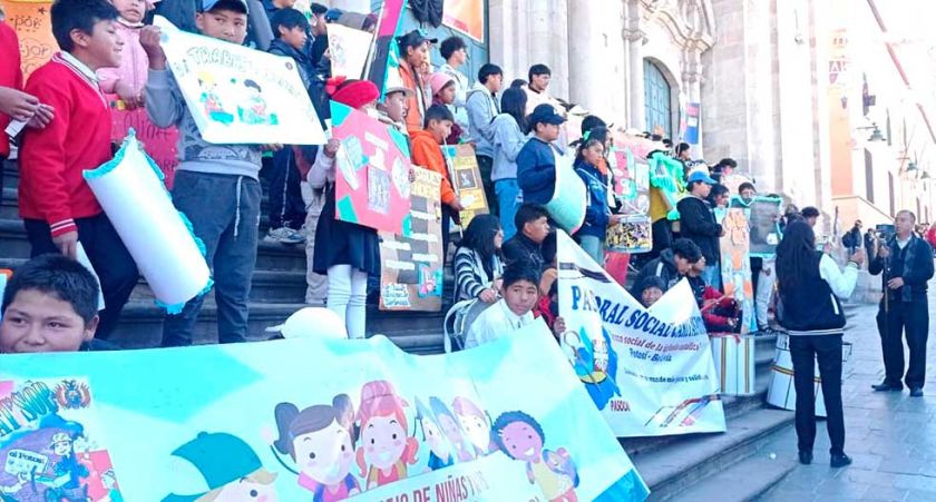 Menores trabajadores condenan las muertes en minas de Potosí