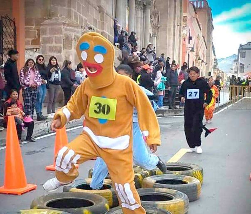 La Policía cumplió con la carrera de las "botargas" en Potosí