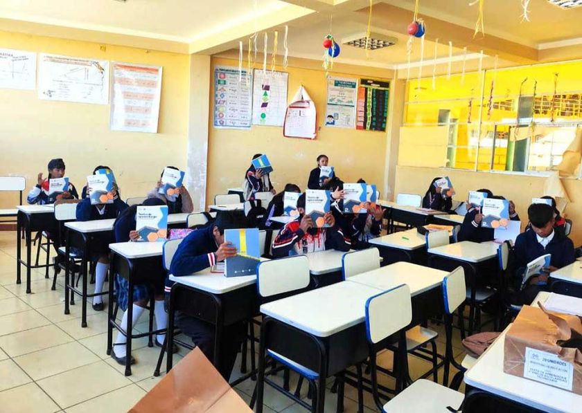 Distritales concretan distribución de textos escolares en el Departamento de Potosí