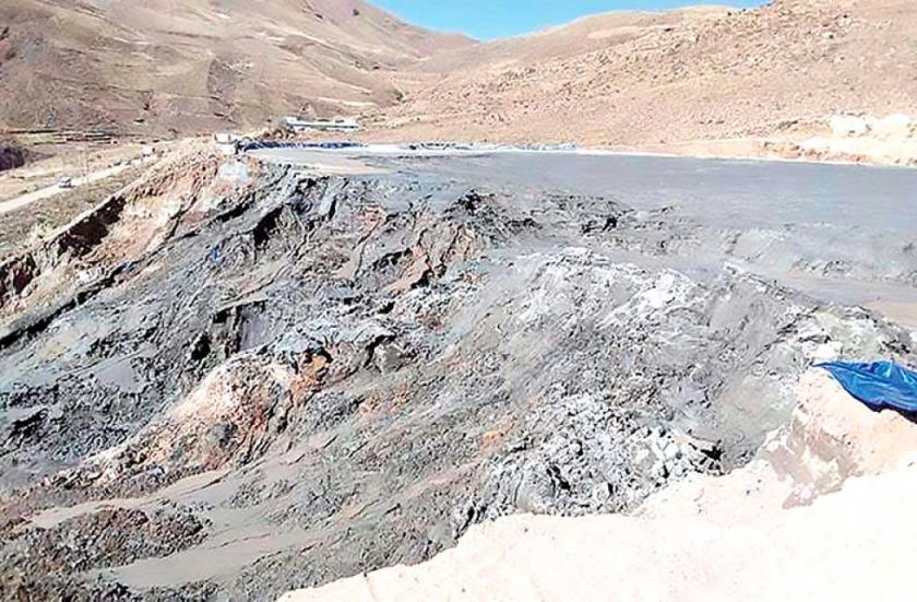 Denuncian lentitud en el colapso de dique de colas