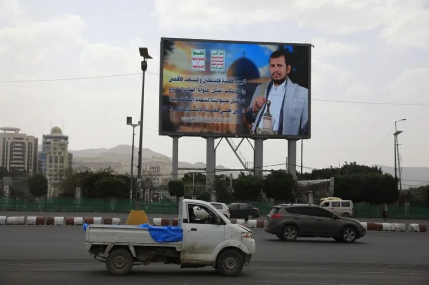 Israel bombardea el aeropuerto de Saná, la capital del Yemen, tras ordenar la evacuación