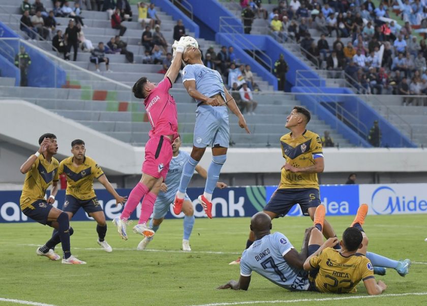 Gualberto Villarroel se juega el honor frente a Fluminense