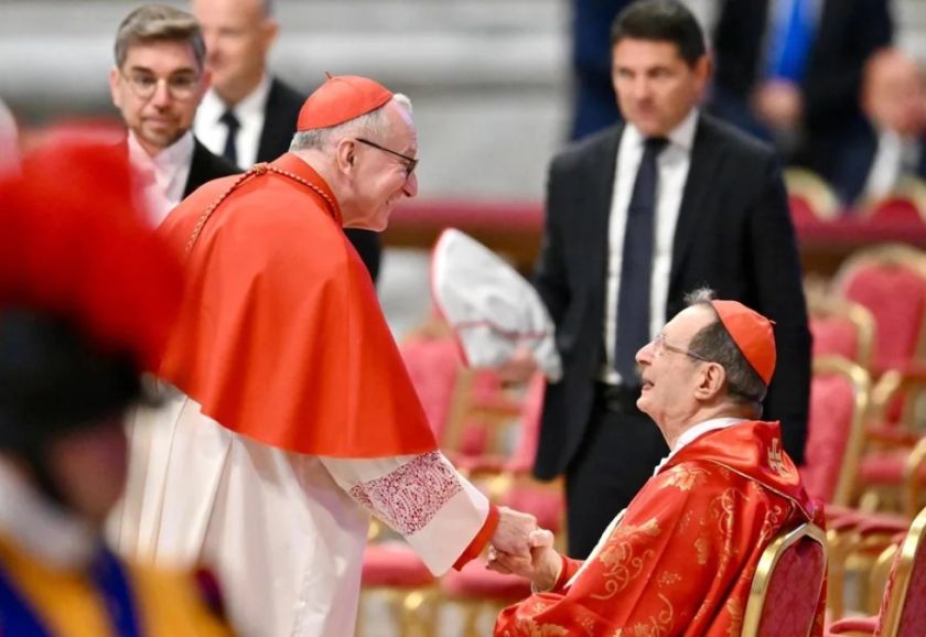 Un deseo de «suerte» al cardenal Pietro Parolin en la misa antes del cónclave suscita curiosidad