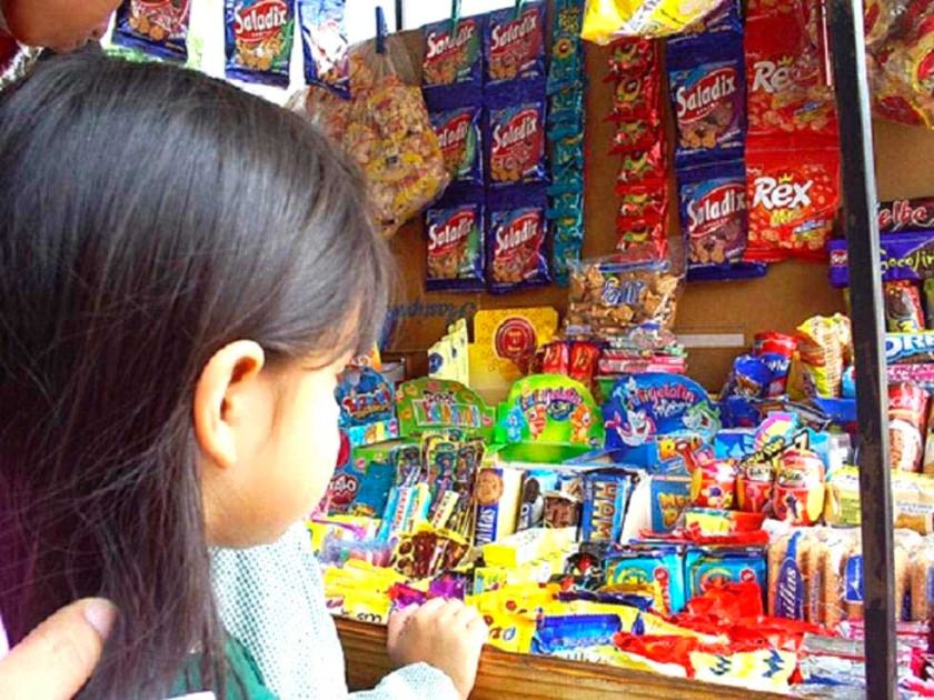Encuentran productos vencidos en 2022 en kioscos escolares