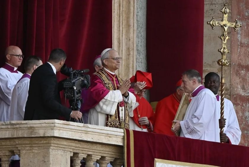Los cardenales eligen a un Papa de corazón latinoamericano y en continuidad con Francisco