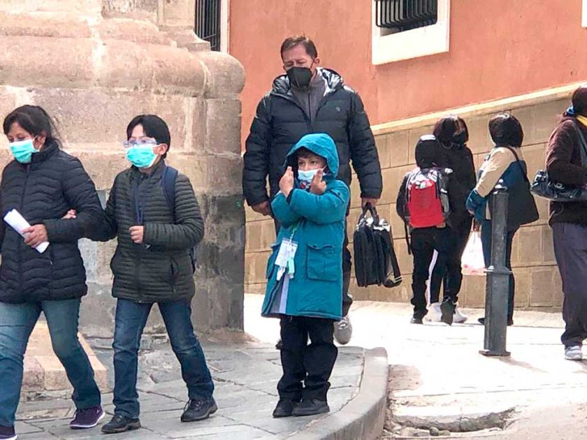 Cinco distritos educativos aplican tolerancia por clima frío