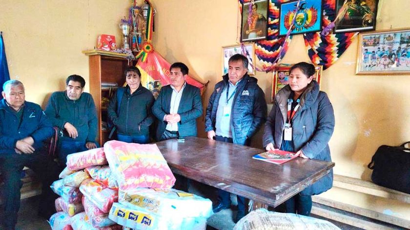Comisión entrega ayuda a familias de estudiantes heridos de Lagunillas