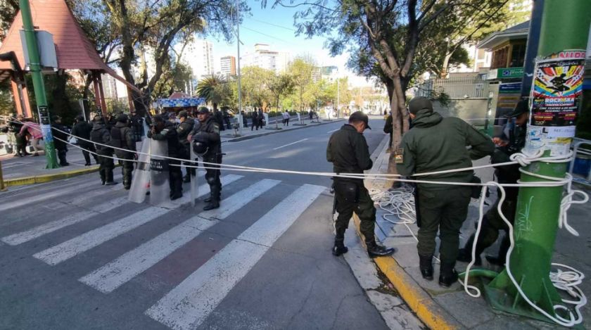 Ante la movilización ‘evista’: Policía en La Paz dispone el resguardo de instituciones, como el Tribunal Electoral